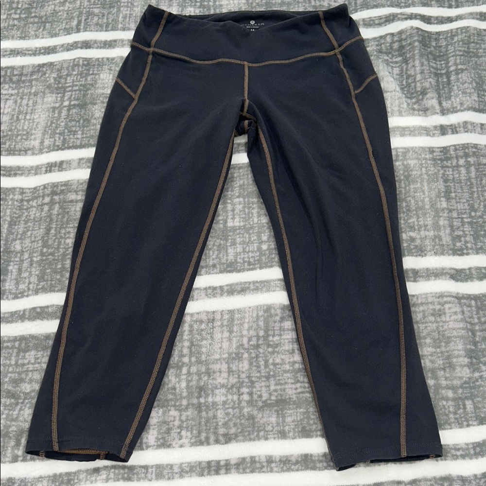 Athleta Gray Leggings with Wide Waistband and Snug Fit